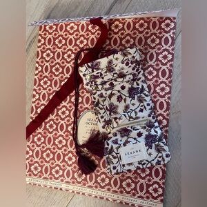 Sezane Travel Jewelry Wrap. Purple Flowers.